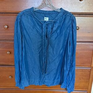 GAP blouse with Tie Detail